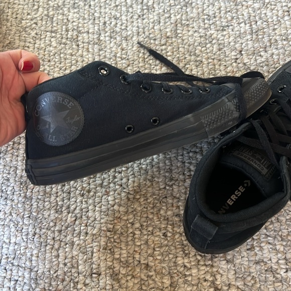 Mid length converse in black. Mens/women unisex shoe. - Picture 3 of 5